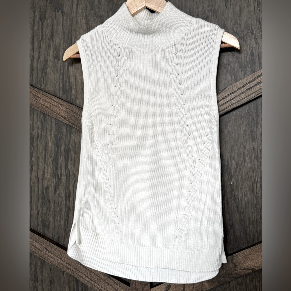 White House Black Market 🐼 Turtleneck Sweater Tank